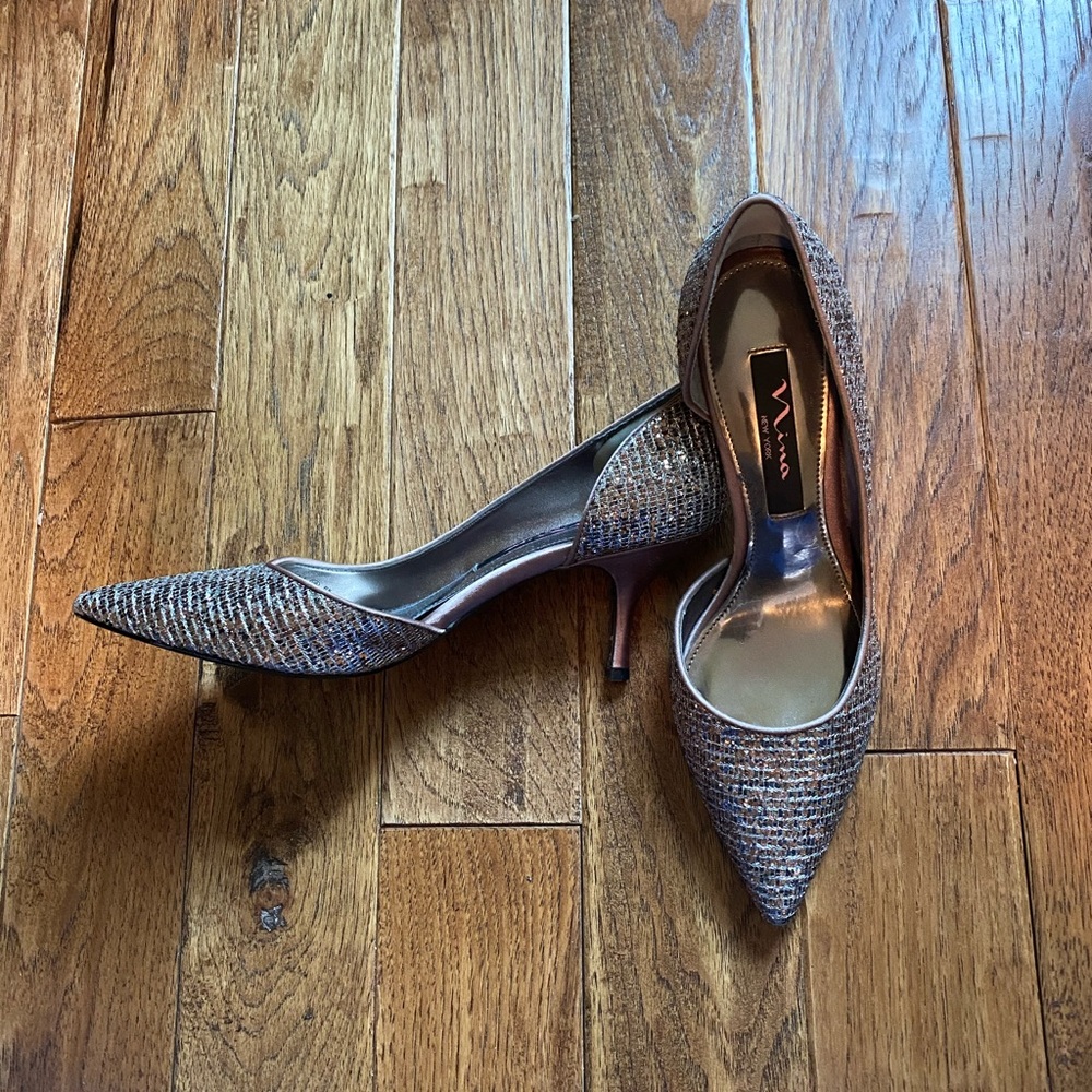 Brown shiny Nina New York heels